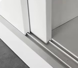 lemari pakaian dari besi