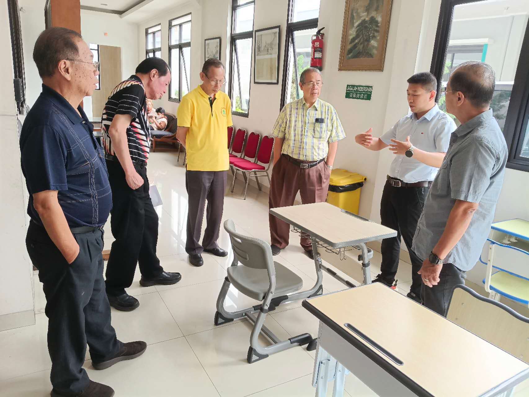 Meja Dan Kursi Sekolah