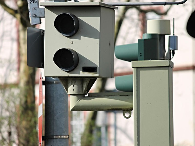 交通違反捕捉システム