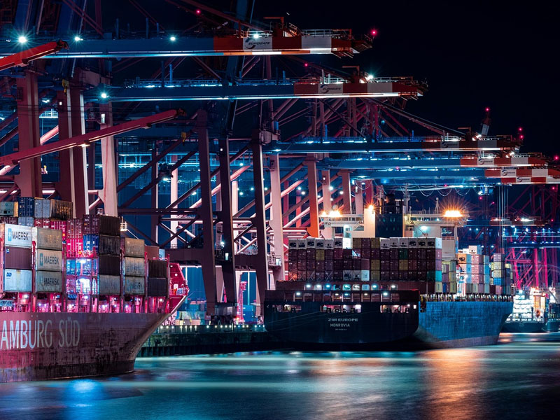 Shore-based facilities adapted to intelligent ships