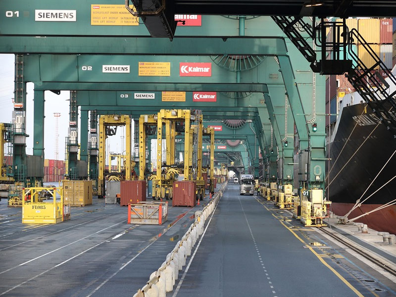 Port smart logistics service platform and facilities and equipment