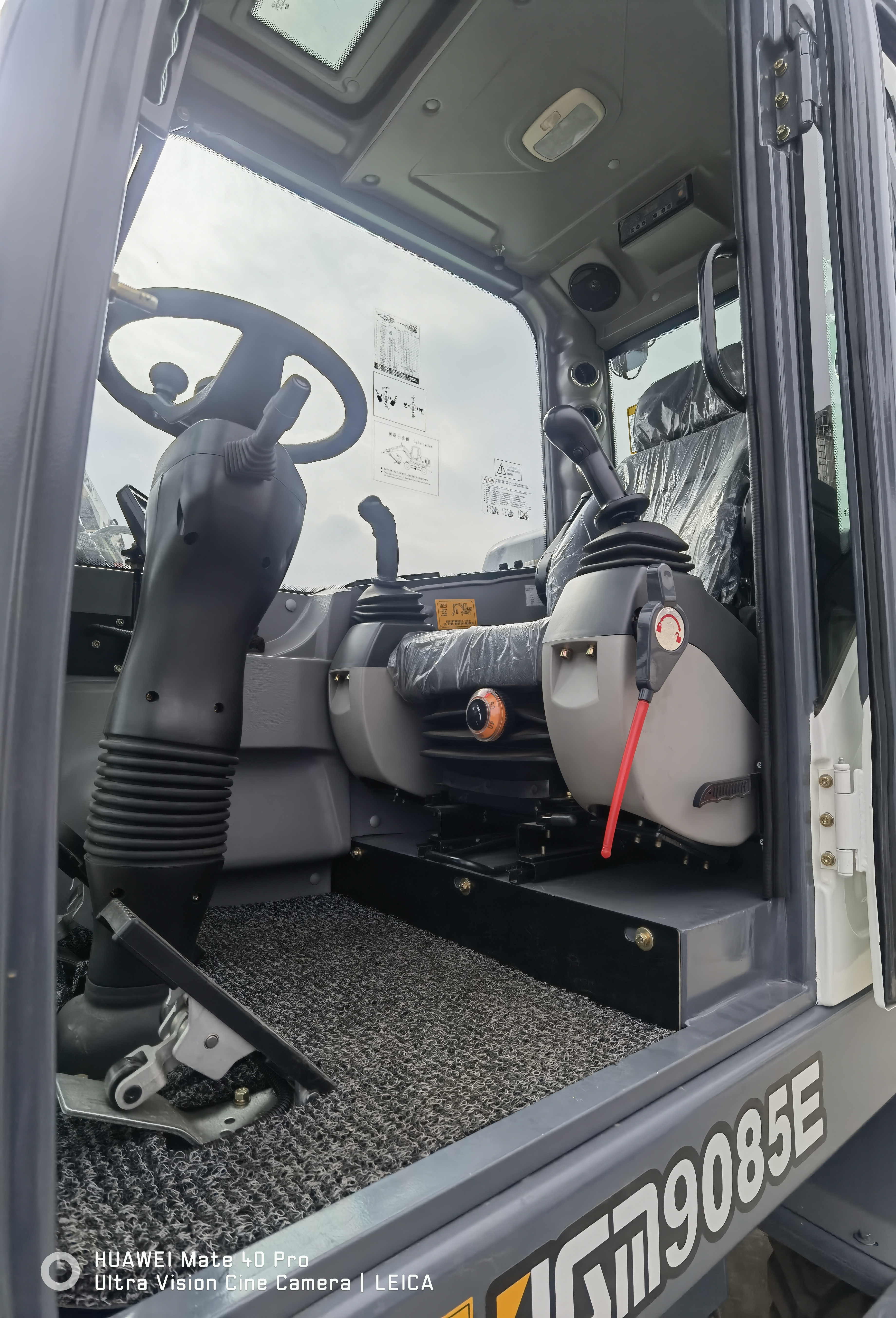 Pure Electric Wheel Excavator JGM9085E