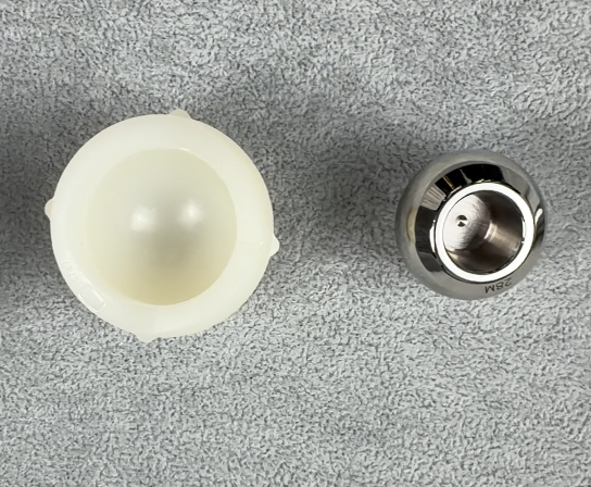 XLPE acetabular hip liner