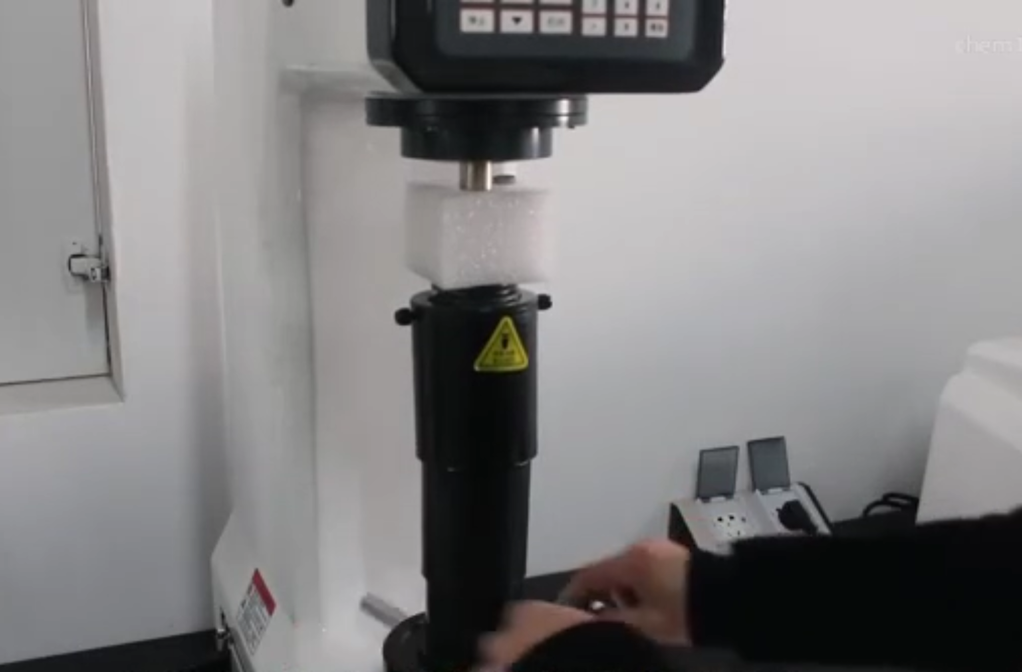 Digital Metal Hardness Machine