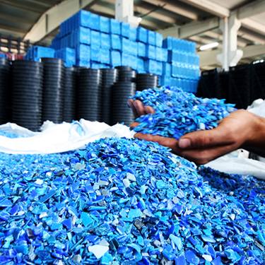 Direct-mount flange transmitter: a core monitoring device in plastic adhesive production.