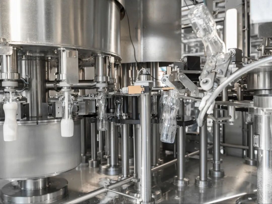 Dual-flange level transmitter