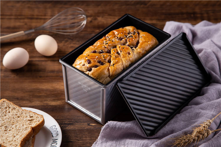 bread baking pan