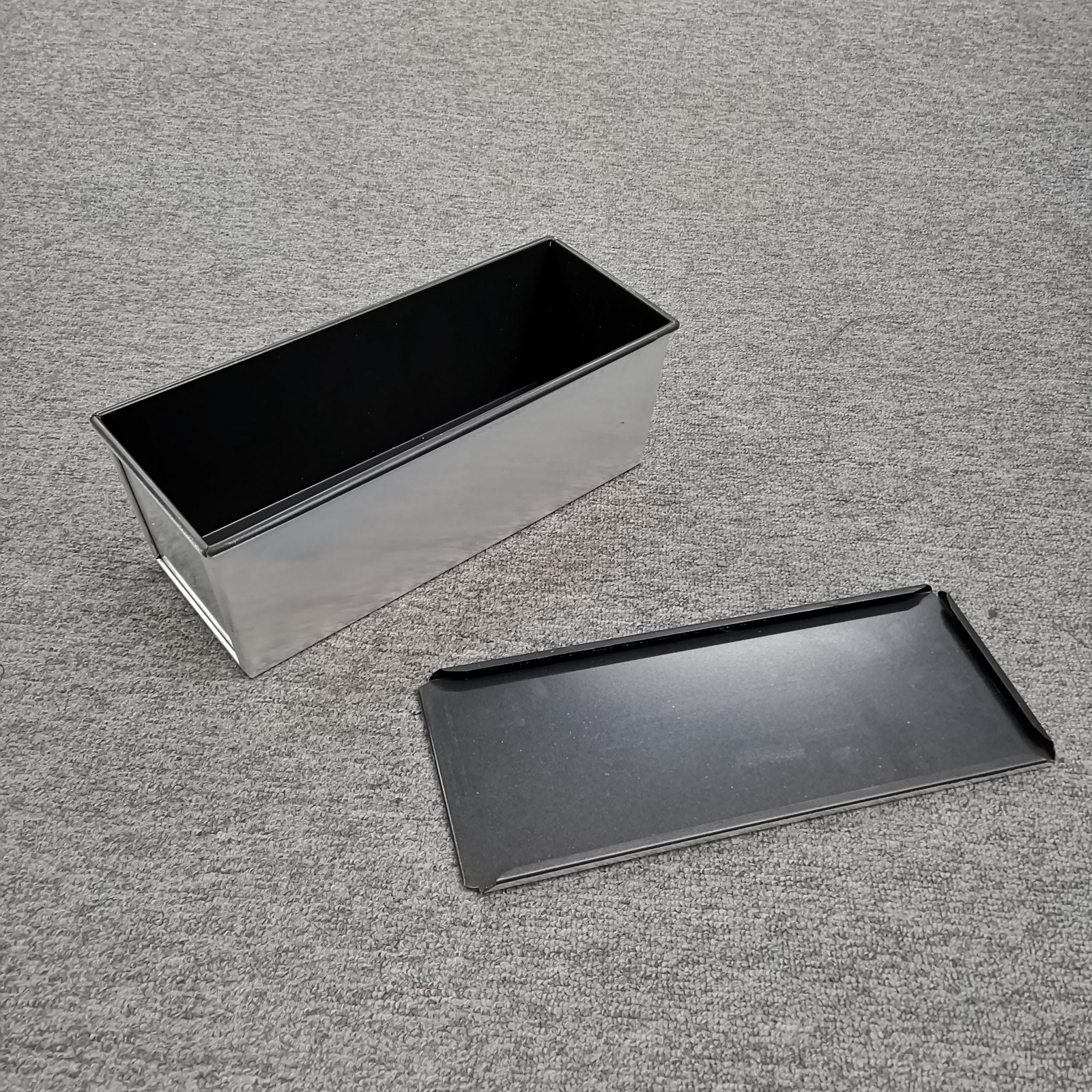 bread baking tins