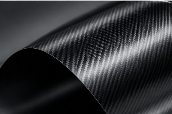 Die Technologie für matte schwarze Folierung sorgt für glatte Fahrzeugoberflächen.