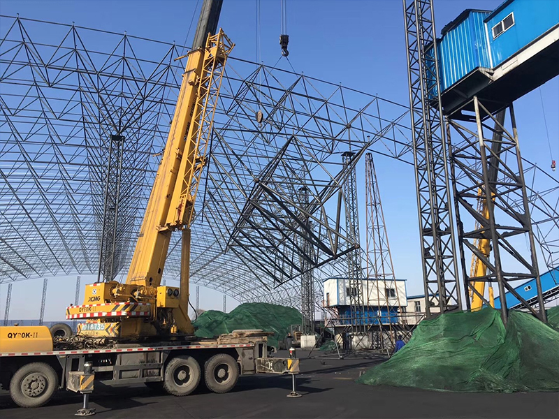 Bolt-Ball 空间框架电池电站项目,采用金属屋顶和墙体