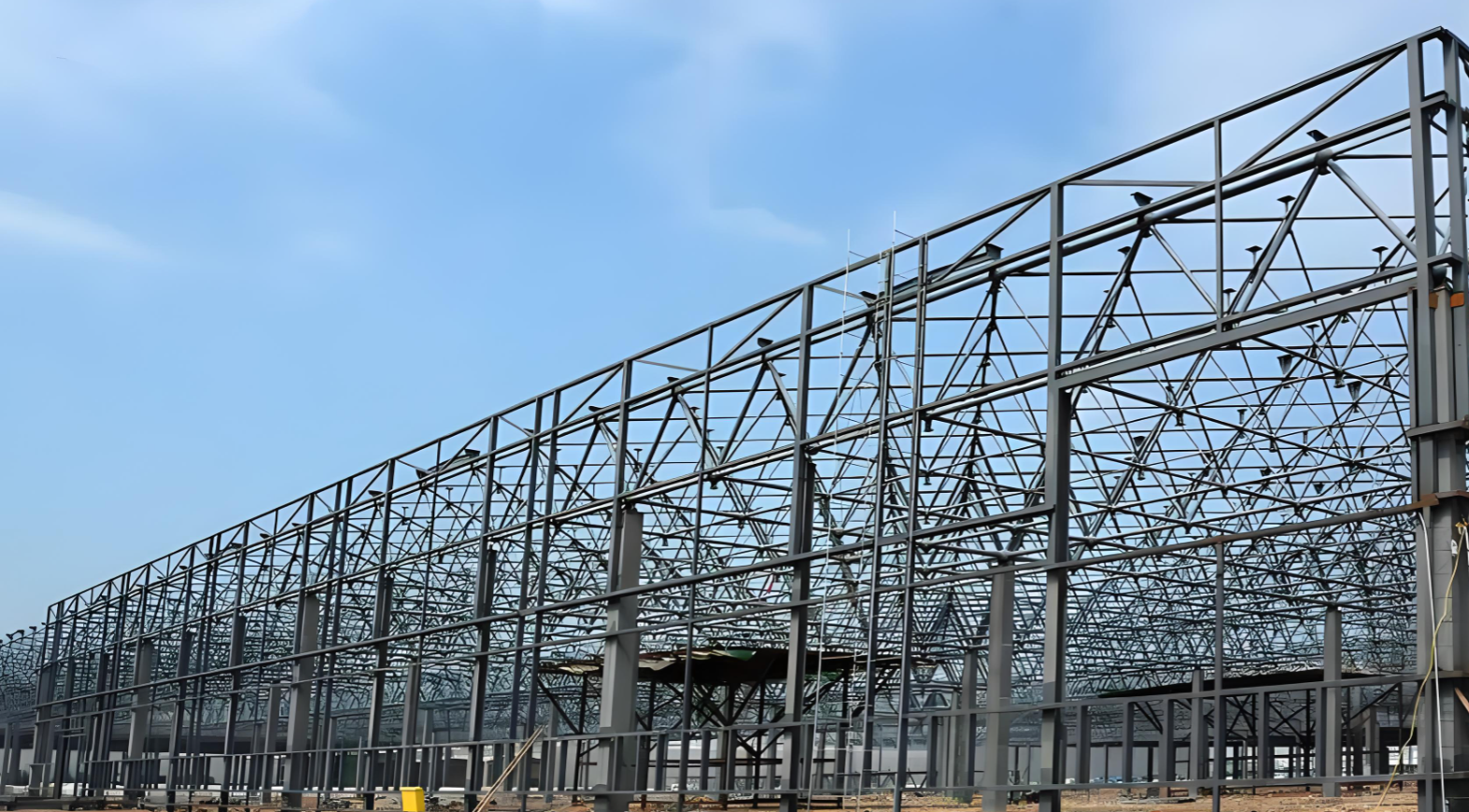 Steel structure compatible with solar energy