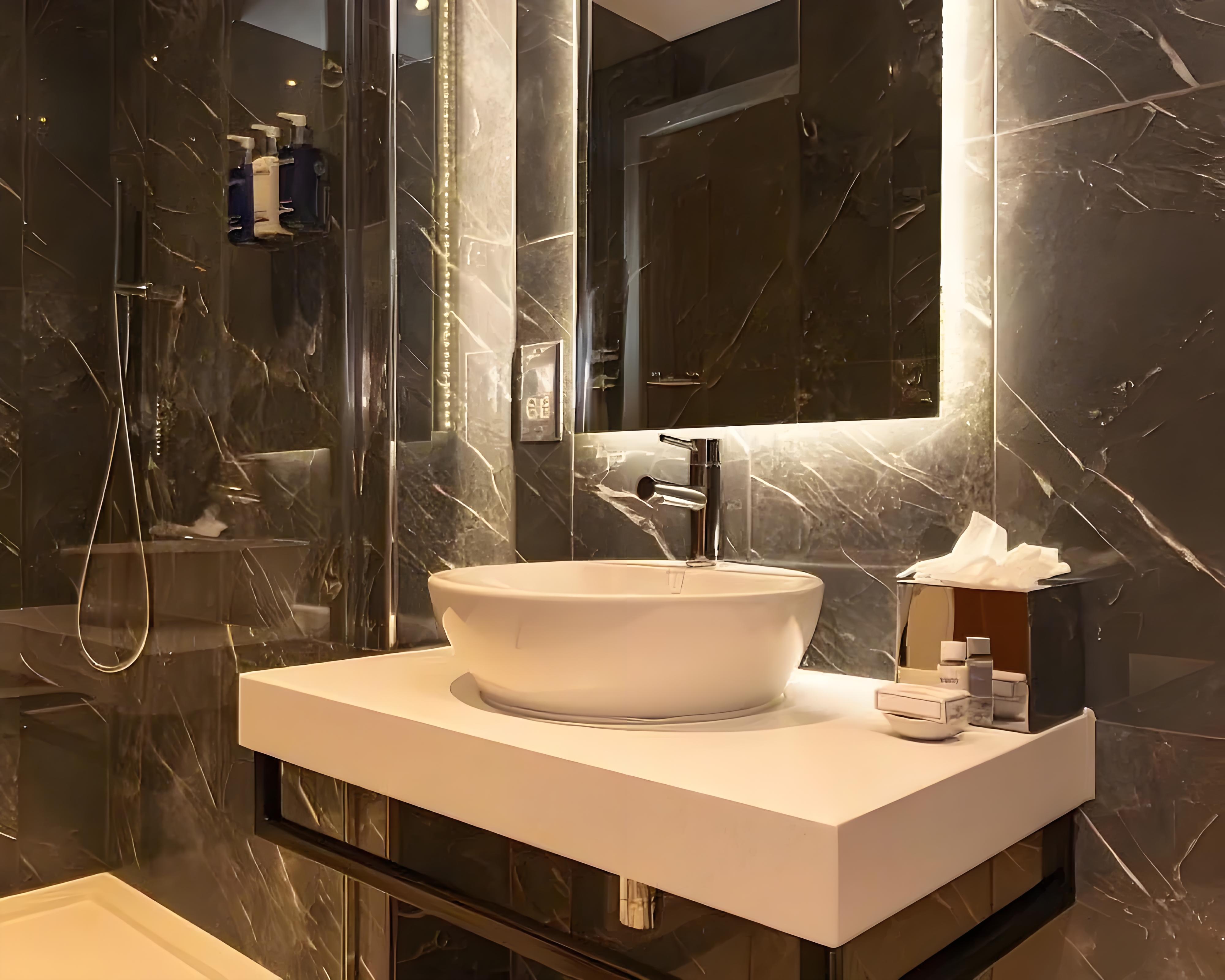 What kind of bathroom mirror balances aesthetics and practicality in a small-sized bathroom?