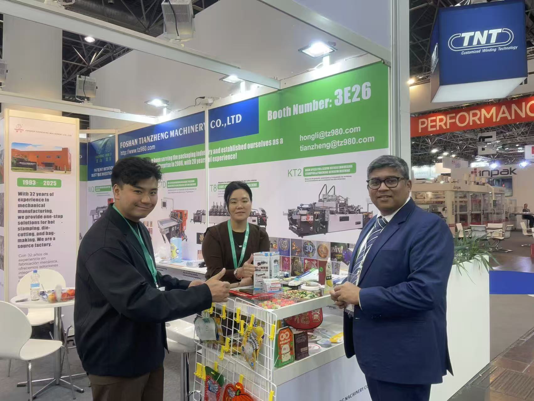 plastic die cutting machine
