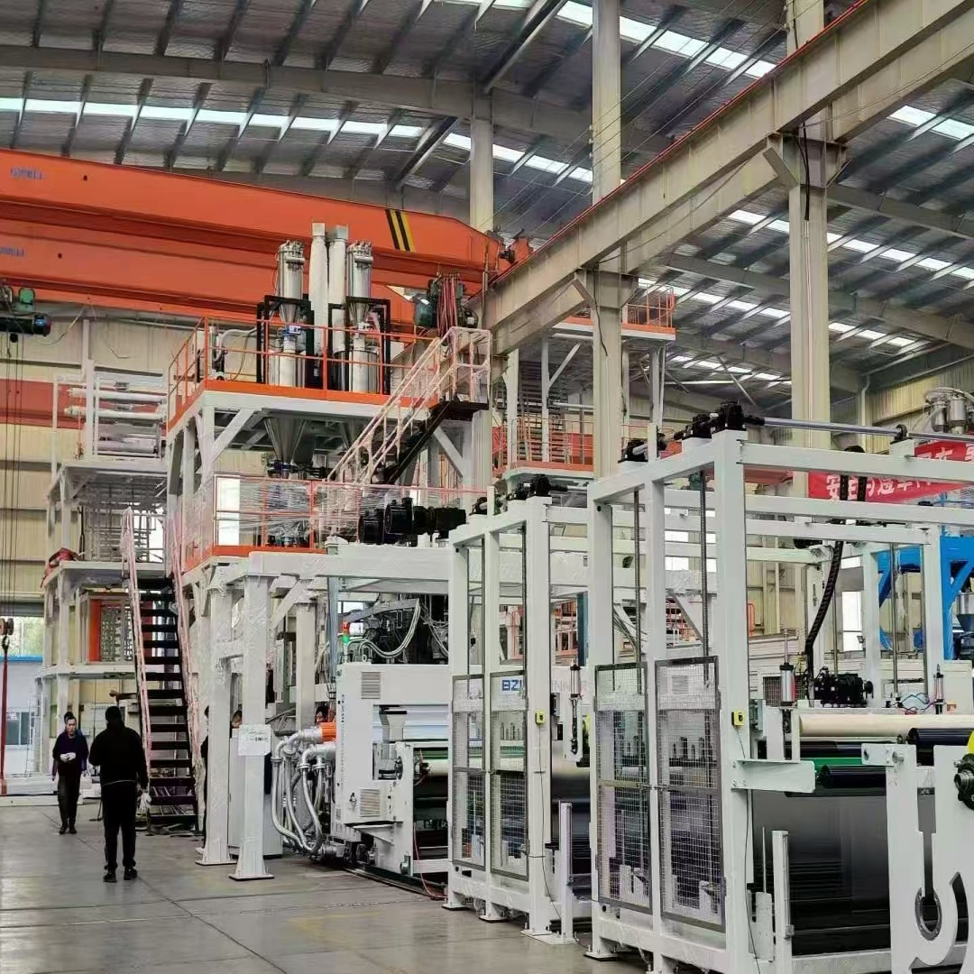 How can beginners quickly master operating a plastic extrusion production line and avoid common pitfalls?