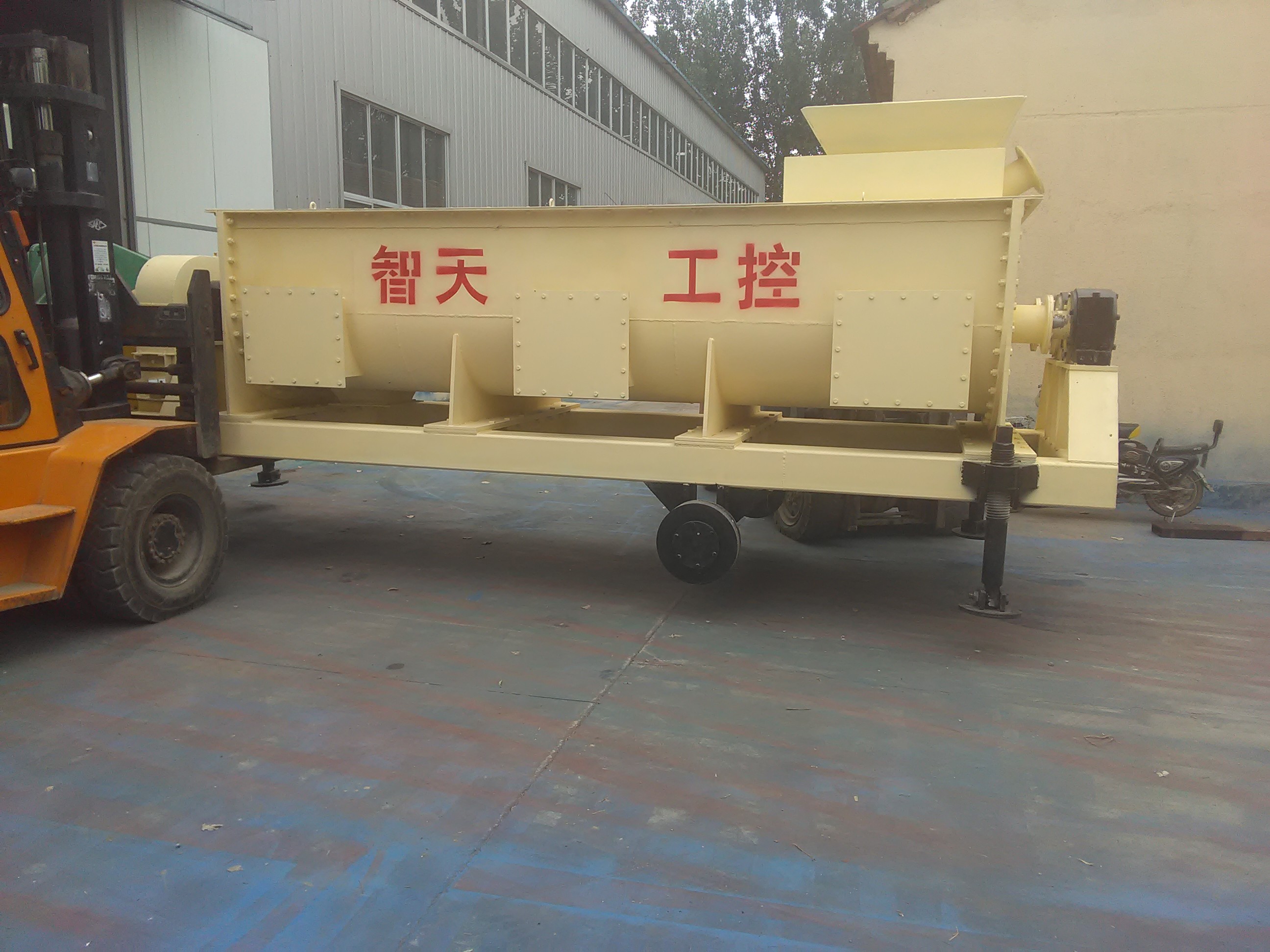 Dust humidifier mixer