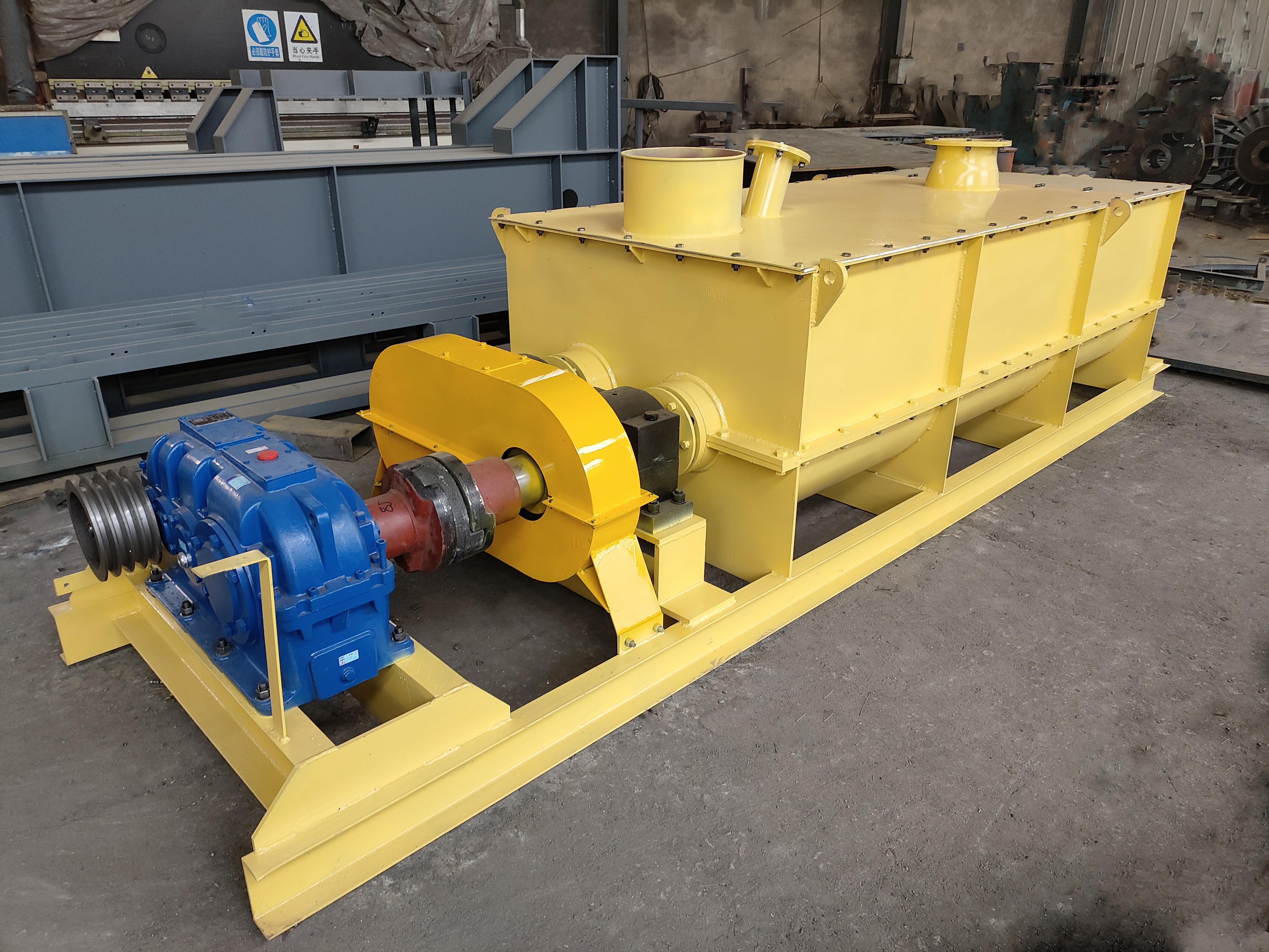 Double shafts horizontal mixer