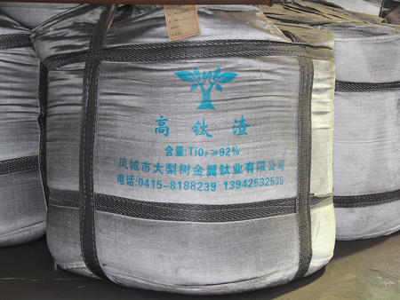 Metallurgical titanium slag