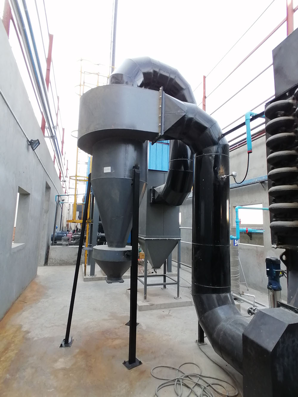 Single pipe cyclone dust remover