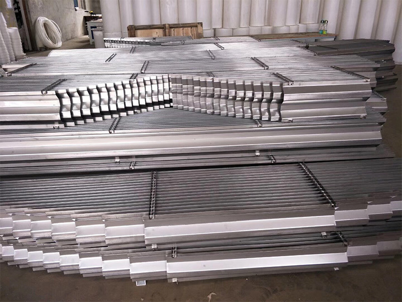 Зэвэрдэггүй ган хаалт