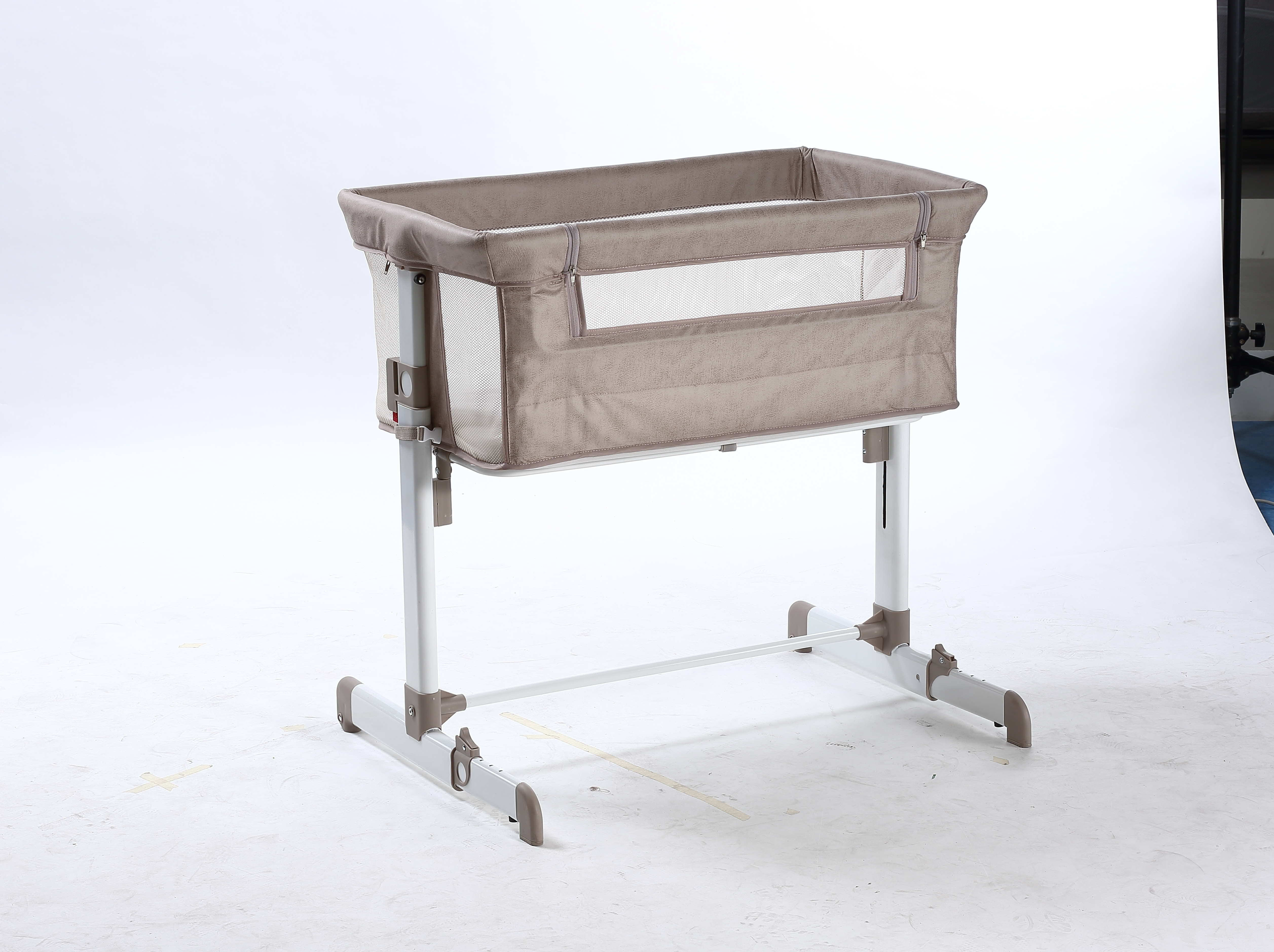 Modern Metal Baby Bassinet with Swing Function and Mosquito for Bedroom