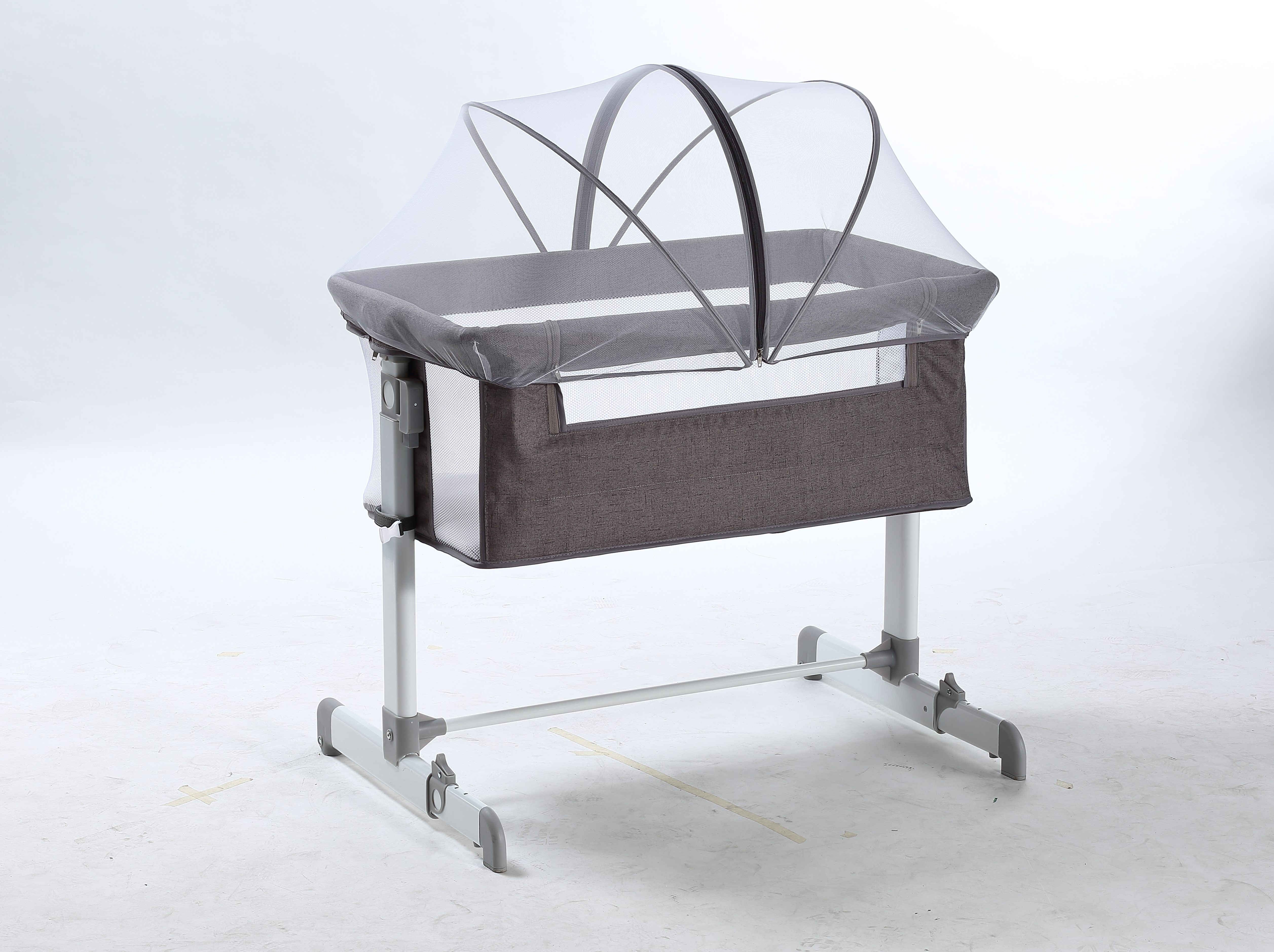 Modern Metal Baby Bassinet with Swing Function and Mosquito for Bedroom