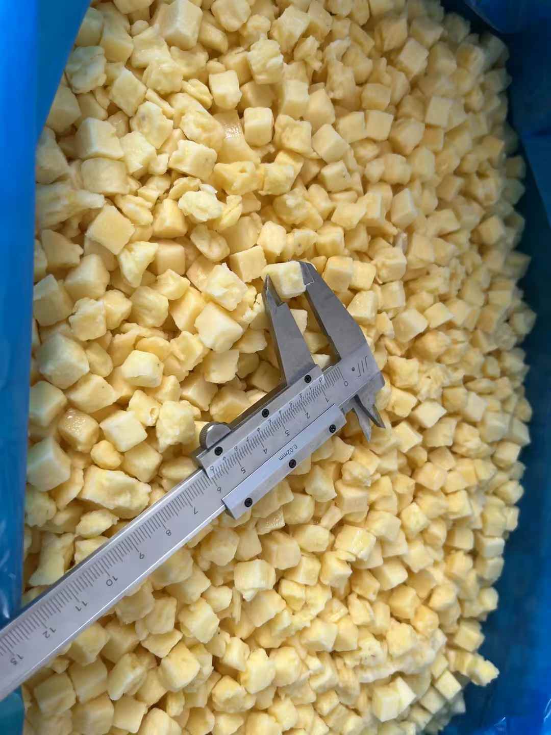 custom size IQF frozen pineapple