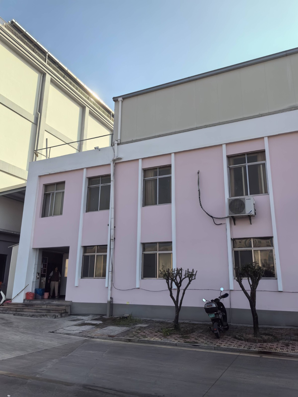 JINDEFU Factory Main Road - Clean and well-maintained premises