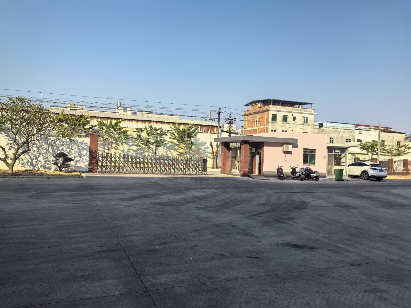 JINDEFU Security Booth Interior - Advanced access management