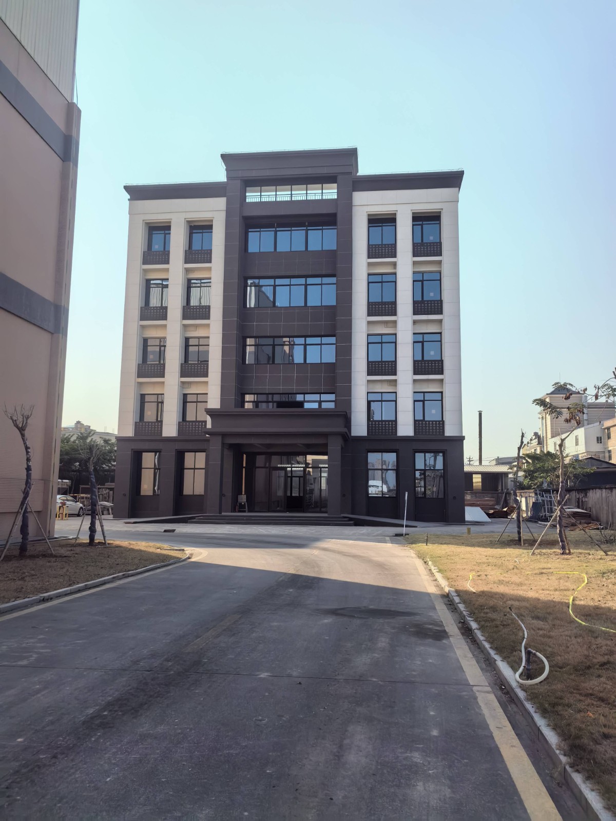 JINDEFU Office Building Facade - Professional client reception area