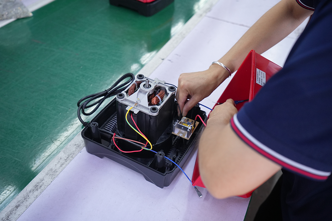 主板接线 Connect the mainboard cable.JPG