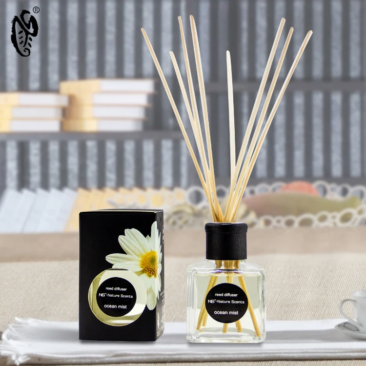 Home Fragrance Eco-friendly Glass Bottle Aroma Scented Essential Oil Reed Diffusers with Rattan Sticks Car air Freshener