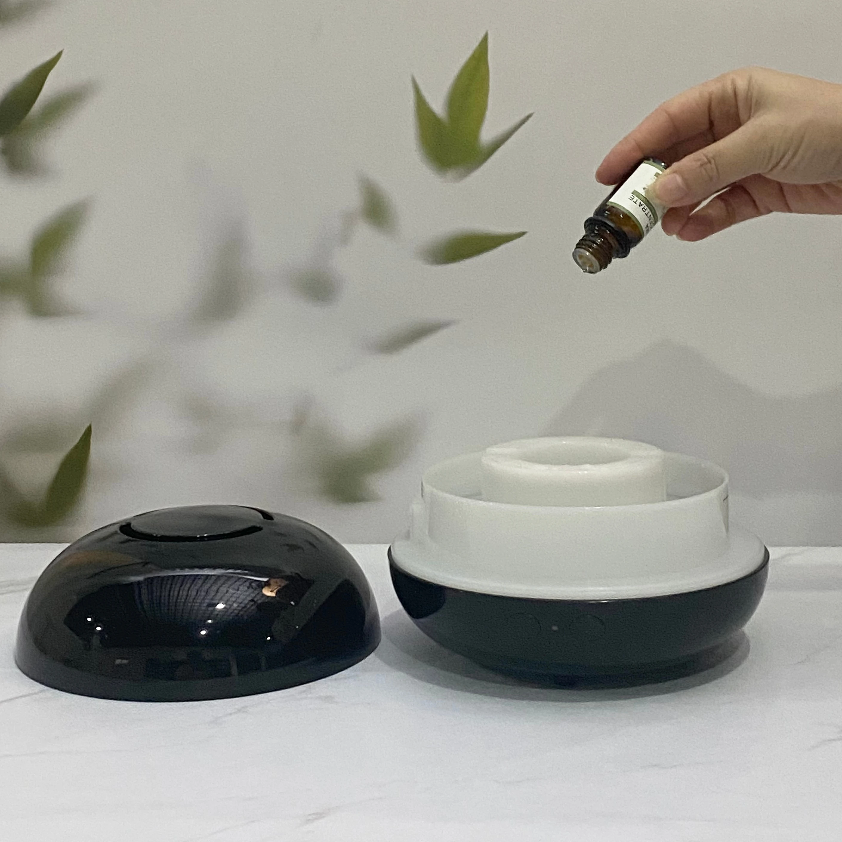 High Quality Aroma Essential Oil Diffuser for Car and Home, Flame Humidifier 300ml with Ultrasonic Fogger Technology