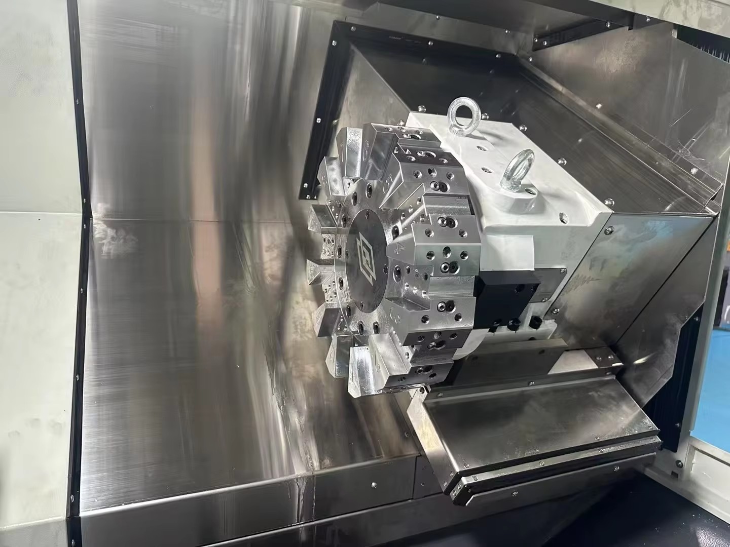 Two Axis Turning Lathe with Servo Turret