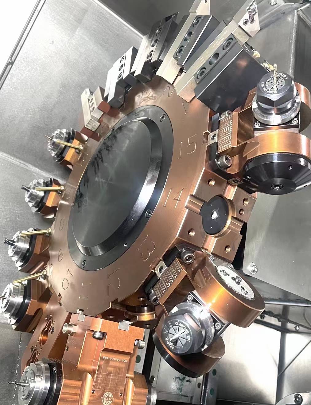 Automatic CNC lathe