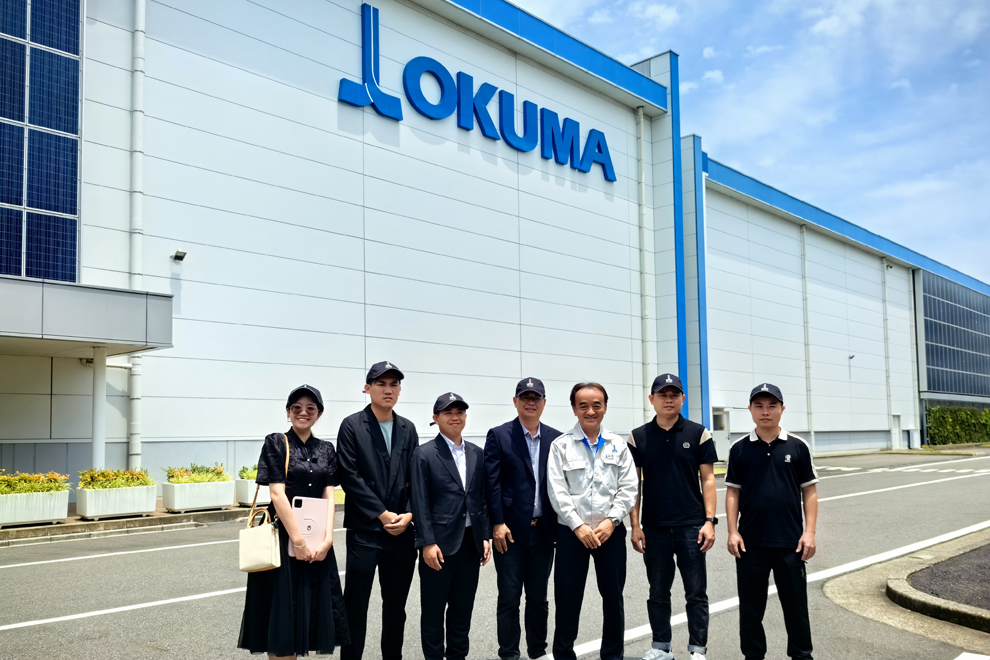 Management Delegation Visits OKUMA for Study and Exchange