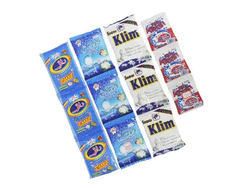 Small sachets package detergent powder with fragrant flowers
