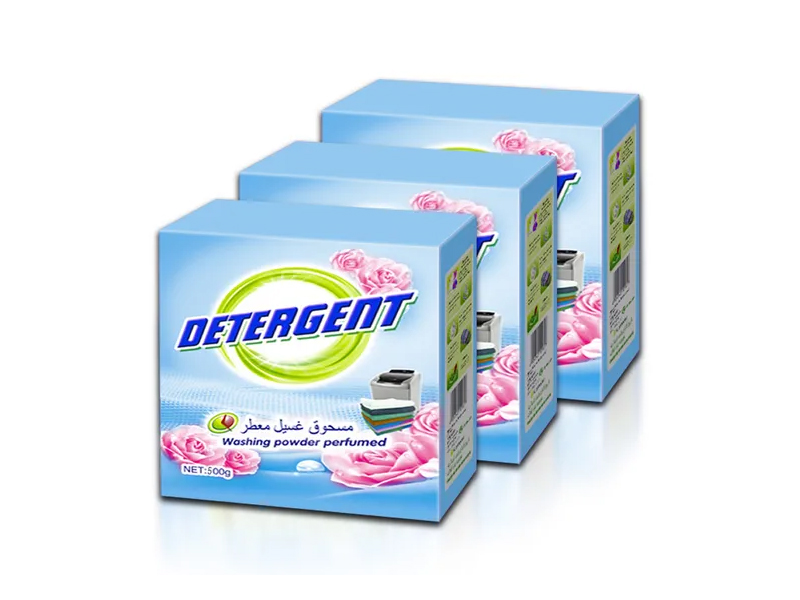 Box packing detergent with spoon