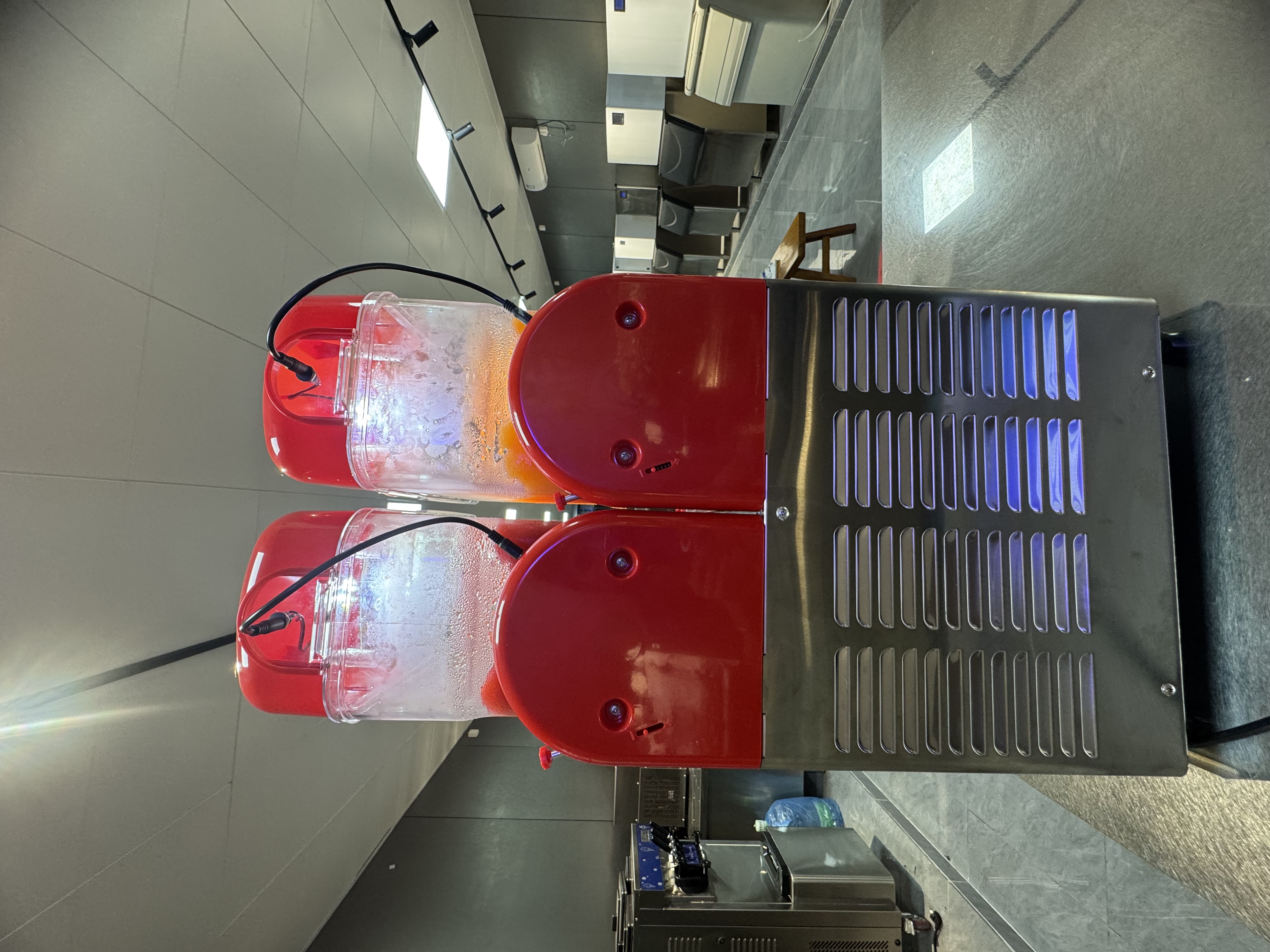 Dual Tanks Commercial Slush Machine Smoothies Frozen Drinks Maker Smooth Texture Blender