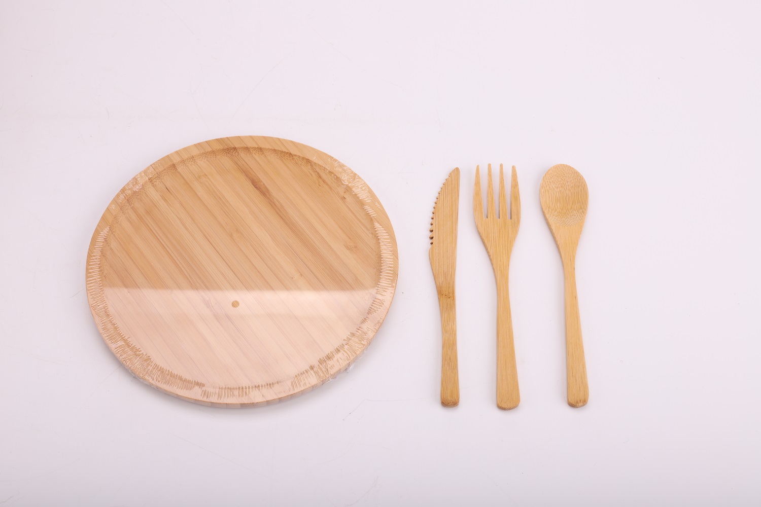 Wicker Basket for 4 Person with accessories inside