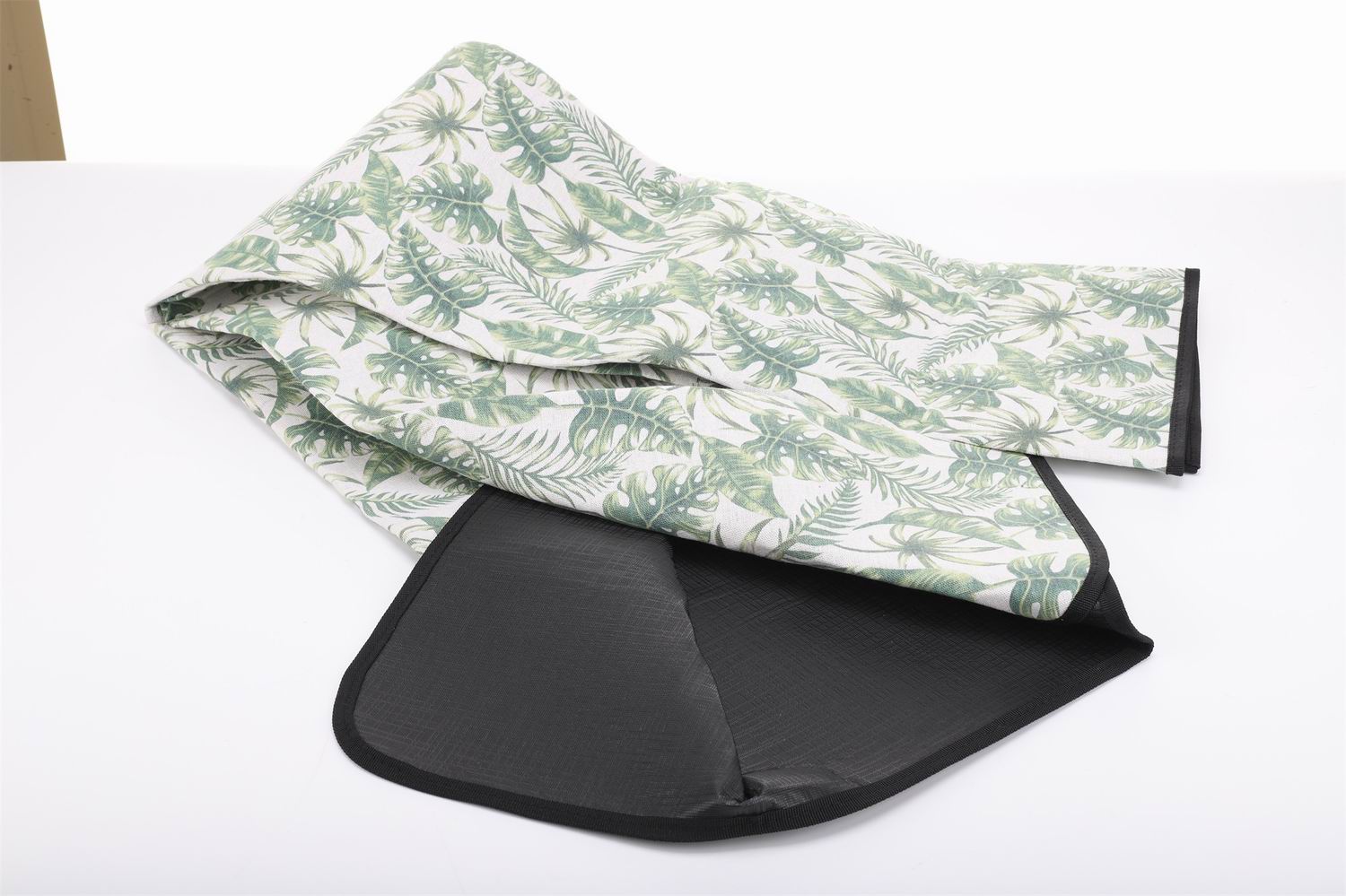 2 Person Picnic Basket with accessories and picnic blanket inside