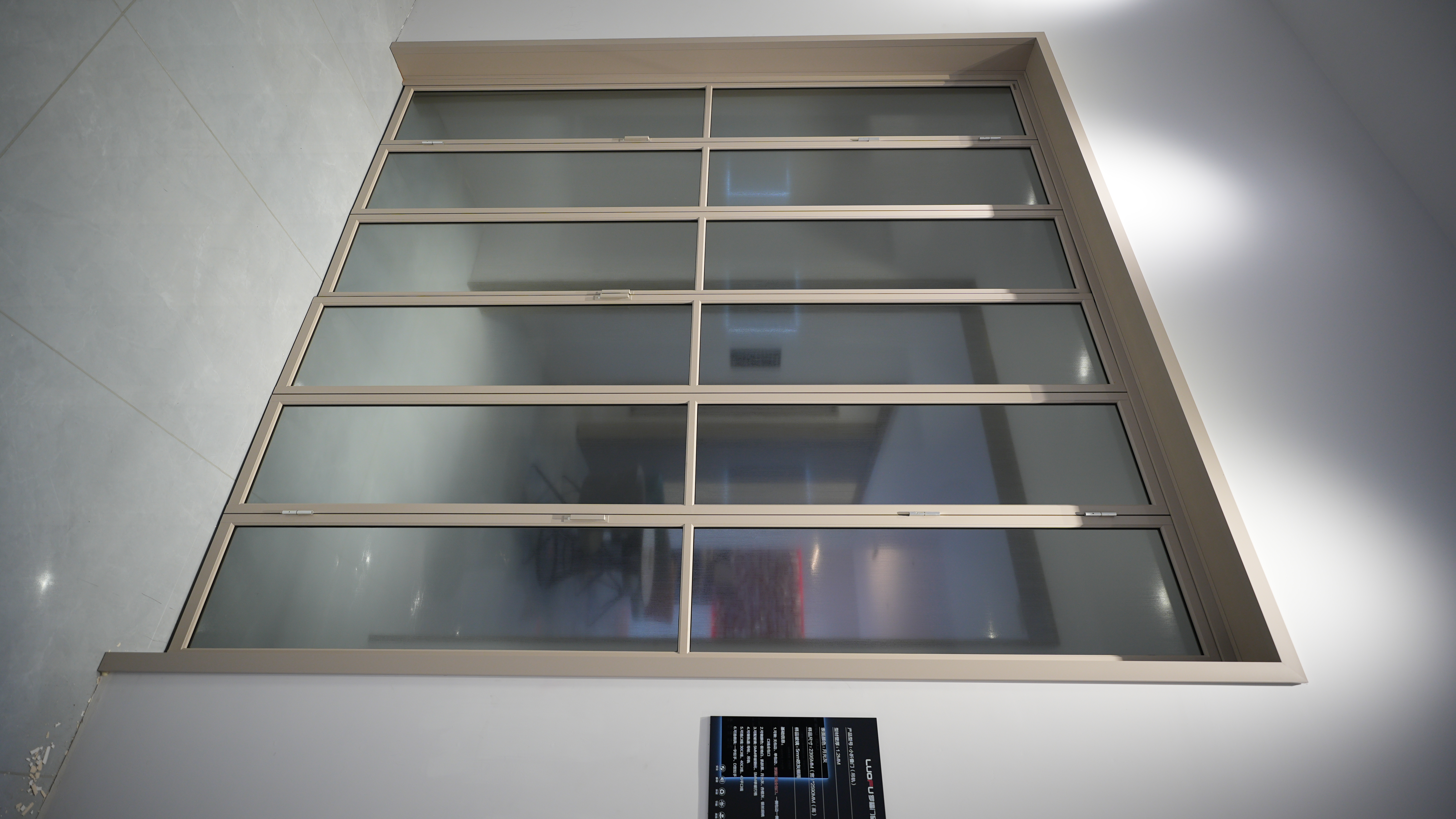 Linked Aluminum-Wood Door
