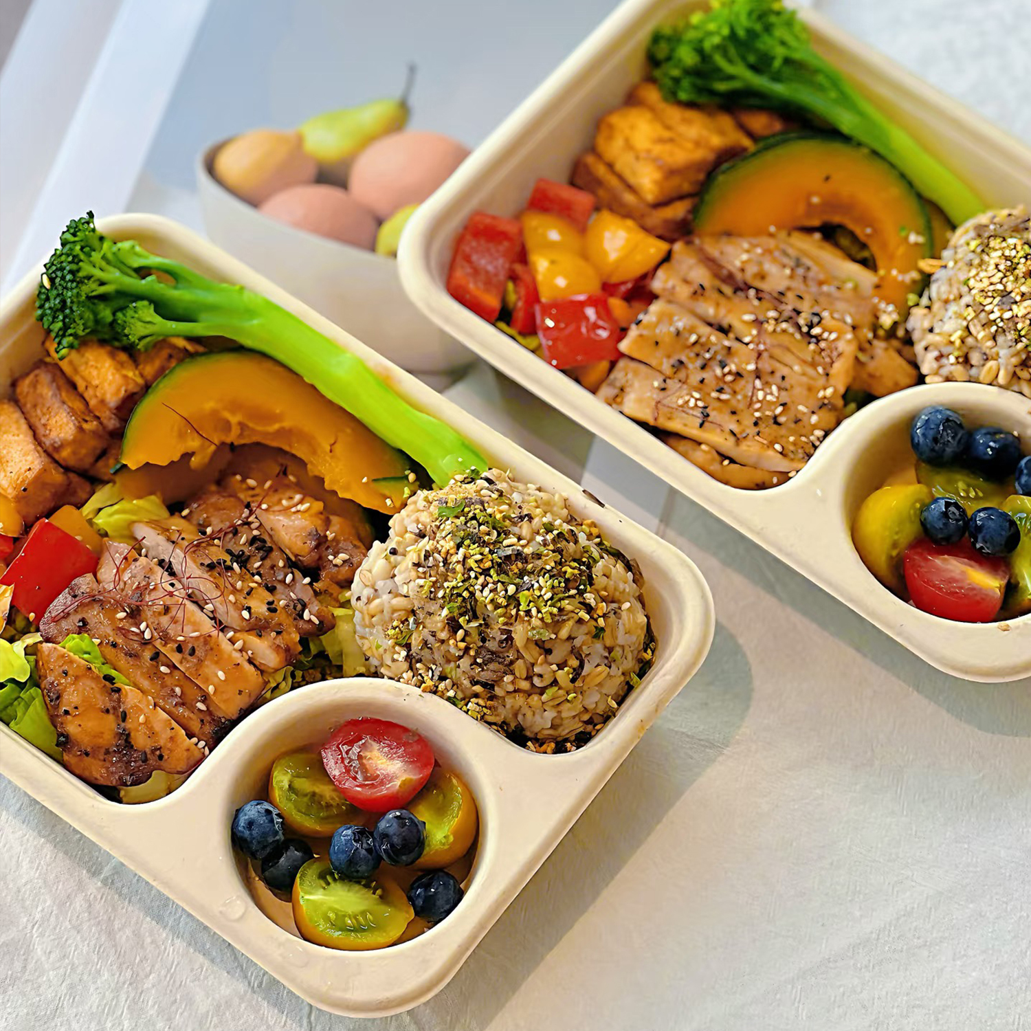 Disposable pulp salad packaging box