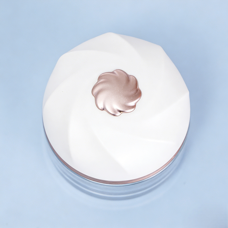 Gilded Shell Cream Pot