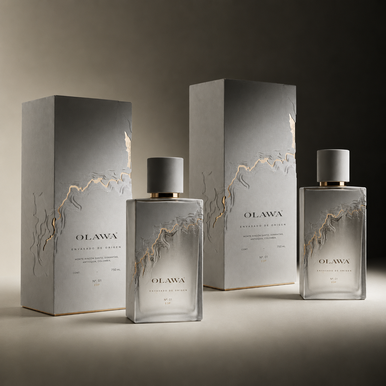 علبة عطر فاخرة منقوشة مع زجاجة متناسقة