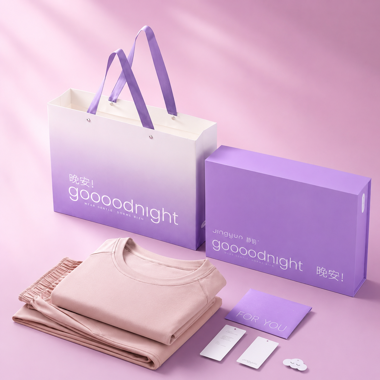 Conjunto de pijama personalizado em caixa de presente com sacola de papel.