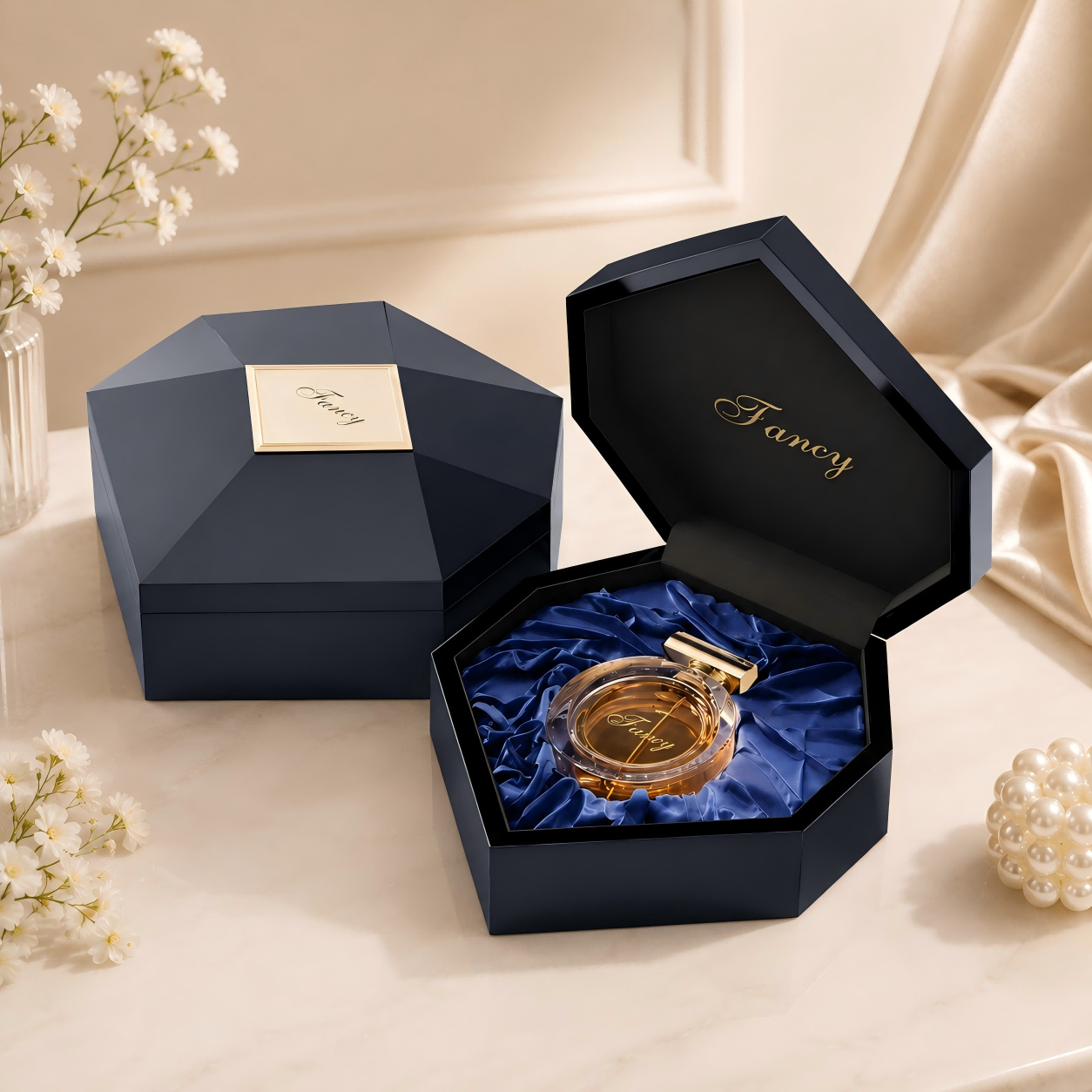 Luxuriöse achteckige Parfümgeschenkbox mit Satinbezug