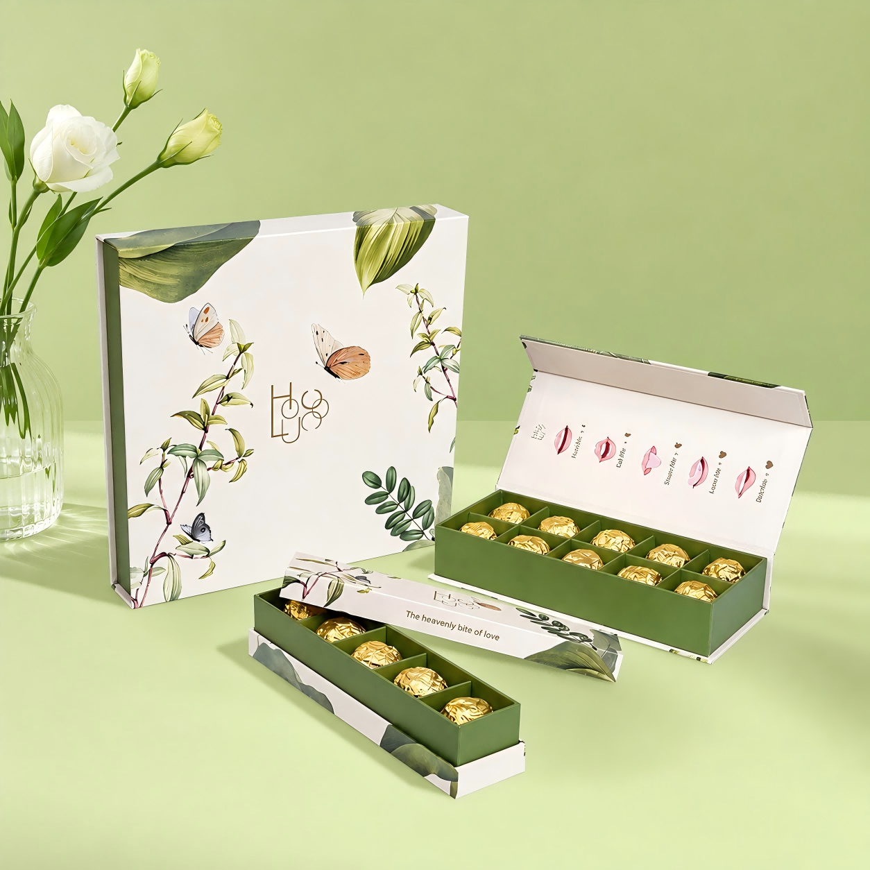 Individuell gestaltete botanische Pralinen-Geschenkbox mit goldenen Fächern