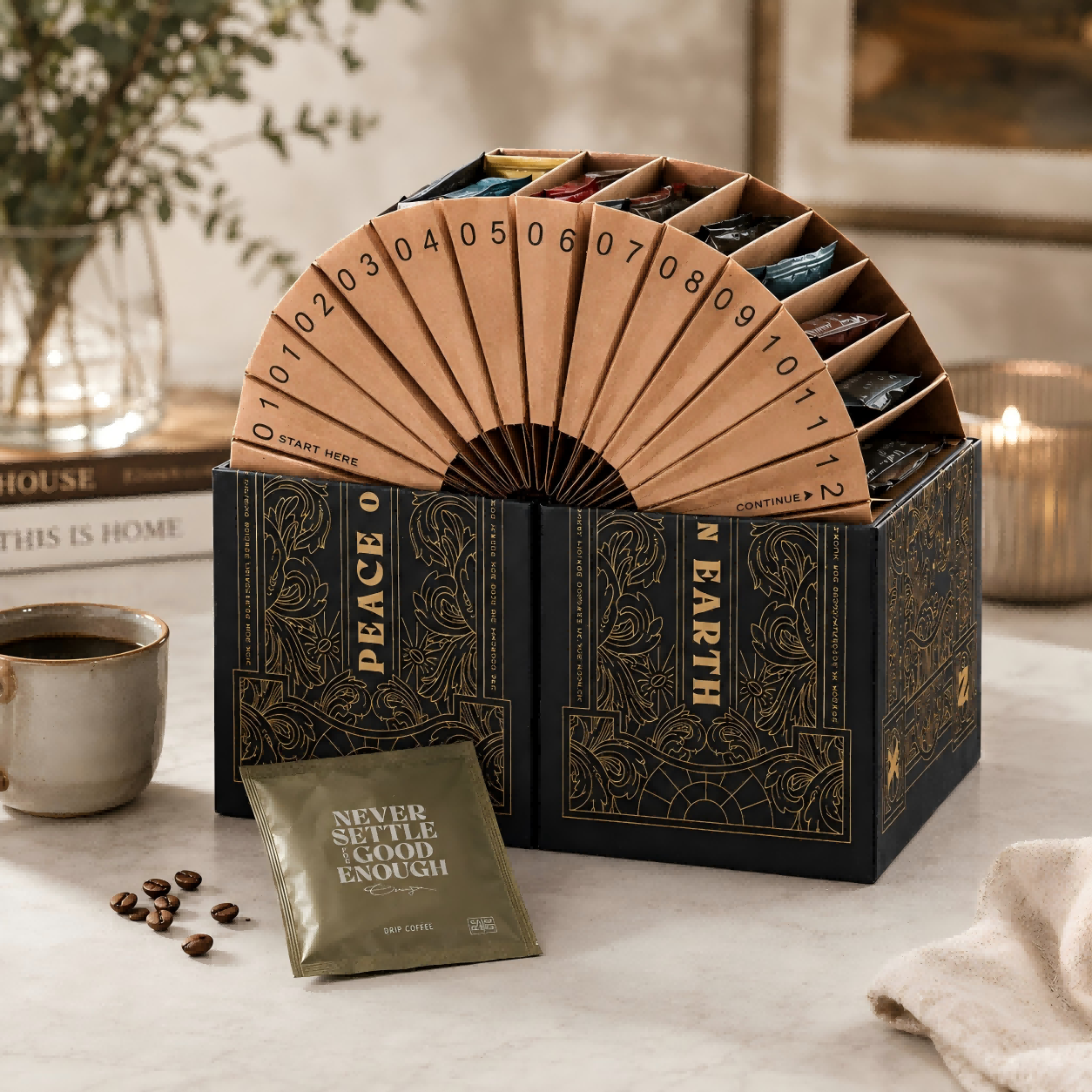 Scatola regalo personalizzata per il calendario dell'Avvento del caffè con scomparti a forma di ventaglio.
