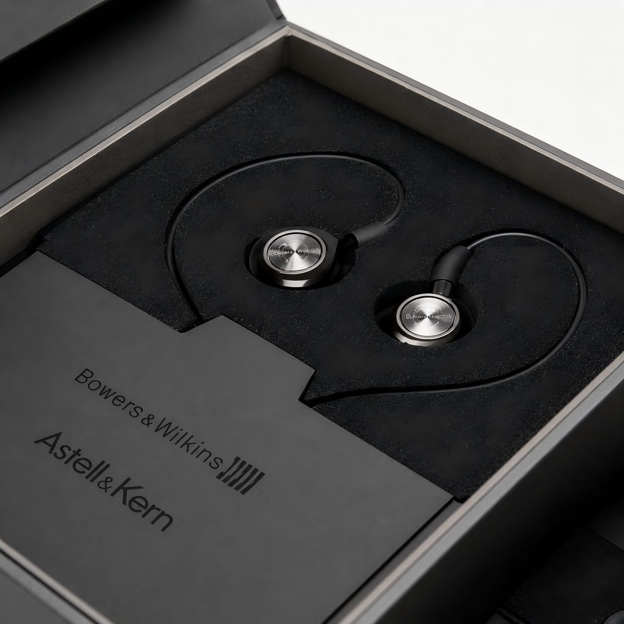 Caixa de luxo para fones de ouvido com gaveta para acessórios.