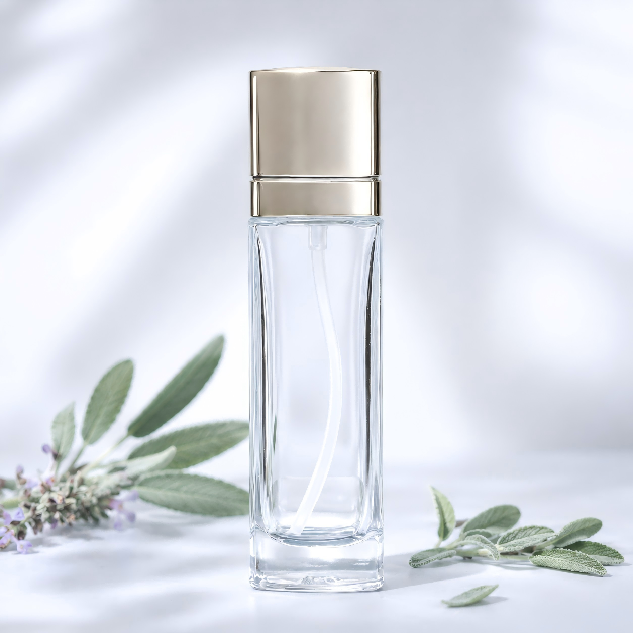 Flacon de parfum carré en verre transparent avec bouchon métallique